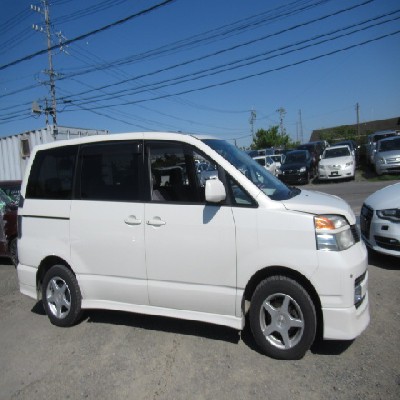 Toyota Voxy 2005 2000Cc Image