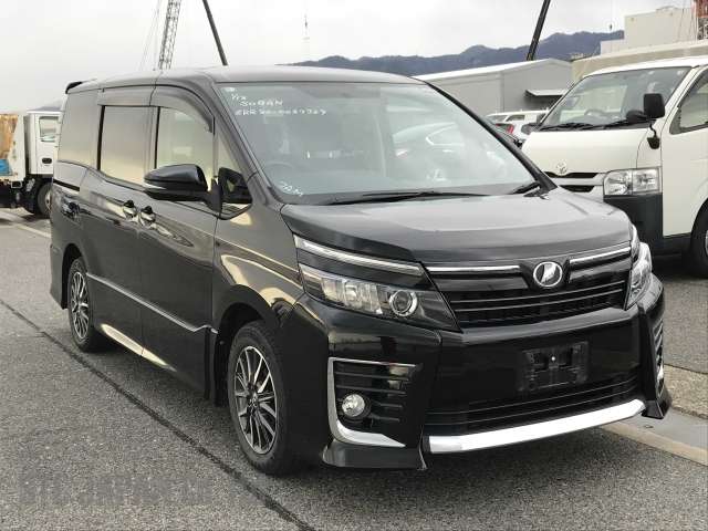 Toyota Voxy  2012 2000 CC Image